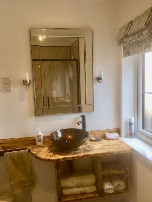 Apartamento Henwick House Beautiful Flat,Private Parking, Short Walk To Town Ludlow Exterior foto